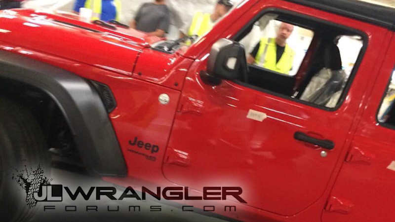 Completely uncovered 2018 Jeep Wrangler reveals evidence for folding windshield